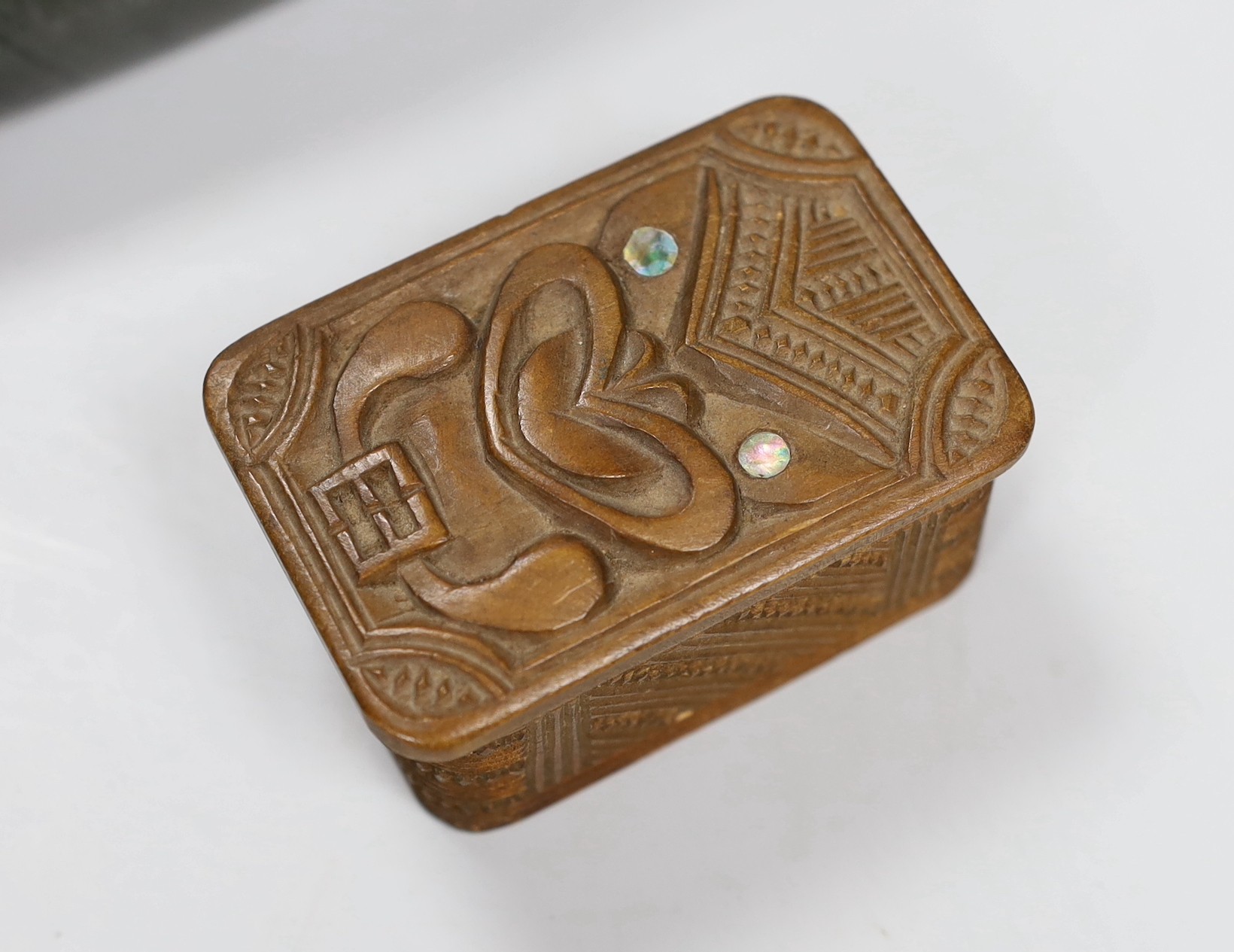 An Inuit stone figure of a seal and a Maori box and cover, carving 22cm long